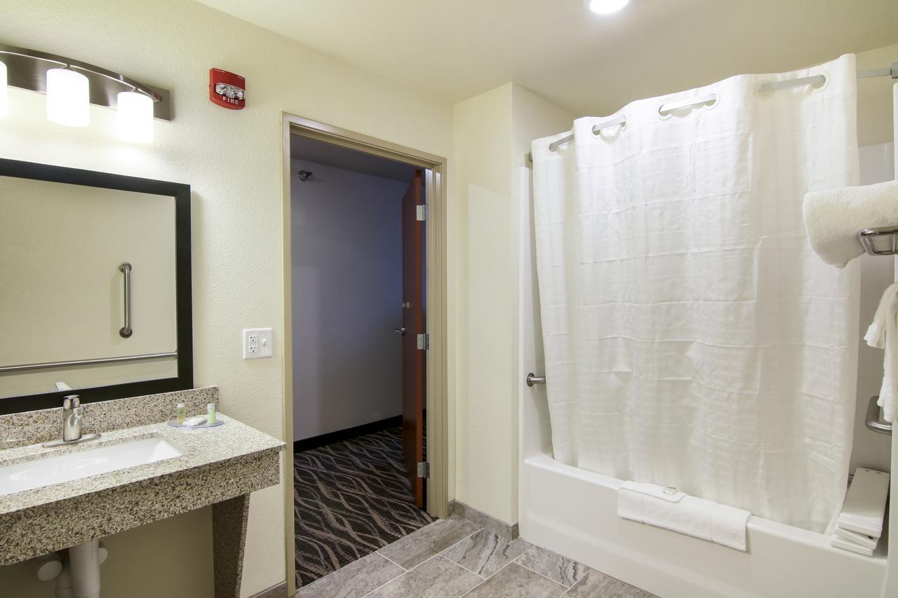 Cobblestone Inn&Suites - Menomonie/UW-Stout Esterno foto