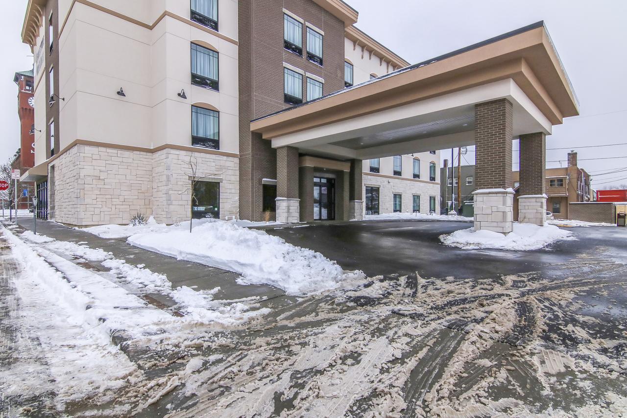 Cobblestone Inn&Suites - Menomonie/UW-Stout Esterno foto